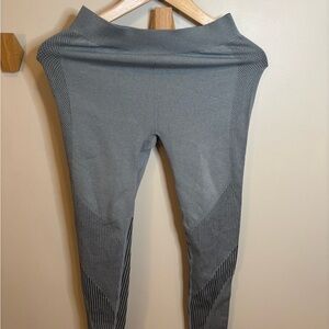 Zyia Chic Gray Active Leggings